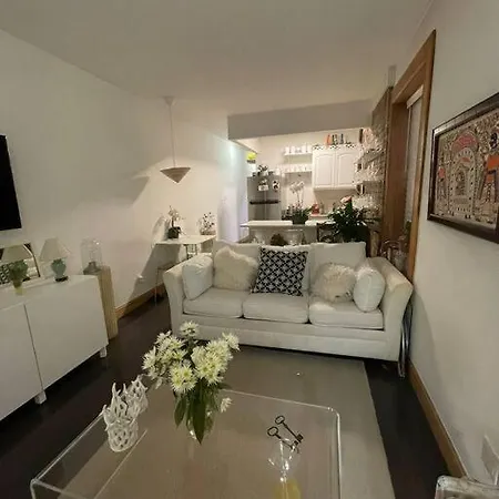 Stylish & Lovely 2 Bedroom Midtown